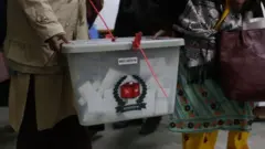 কমিশন বলছেন নির্বাচন সুষ্ঠু করতে কর্মকর্তাদের বদলির নির্দেশ দেয়া হয়েছে।