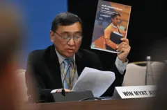 မတ်လ ၁၅ရက်နေ့မှာတော့ ကိုရီးယား၊ ပြင်သစ်၊ ဆွီဒင်၊ အရှေ့တီမောနဲ့ အင်ဒိုနီးရှား လွှတ်တော်ကိုယ်စားလှယ်အဖွဲ့တွေနဲ့ တွေ့ဆုံခဲ့ပြီး မြန်မာနိုင်ငံရဲ့ အ‌ခြေအနေ တွေကို ရှင်းလင်းပြောဆိုခဲ့သလို ဆက်လက်နှစ်ဖက်ပူးပေါင်းလုပ်ဆောင်နိုင်ရေးတွေကိုလည်း ဆွေးနွေးခဲ့ 
