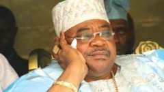 Gomina ipinlẹ Oyo tẹlẹ ri, Adebayo Alao-Akala, fọwọ lẹran