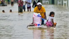चक्रवाती तूफ़ान ने श्रीलंका में भारी तबाही मचाई है