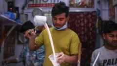 गर्मीमा लस्सीको बिक्री बढेको छ 