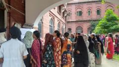 পাল্টাপাল্টি অভিযোগ, পোলিং অফিসারকে অব্যাহতি- নানা ঘটনায় শেষ হলো ডাকসু'র ভোটগ্রহণ