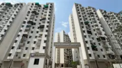 বরোদার 'স্বামী বিবেকানন্দ হাইটসে' বিভিন্ন ধর্মের মানুষ একে অন্যের সঙ্গে মিলেমিশে বসবাস করেন।
