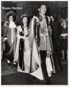 Napier Marten como pajem de honra