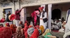 कंबल छीनते पूर्व बीजेपी सांसद