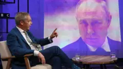 BBC番組でプーチン大統領に理解を示したリフォームUK代表のファラージ氏（21日）
