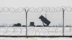 Polonya'da Ukrayna sınırı yakınındaki Rzeszow Havaalanına yerleştirilen Patriot bataryaları 