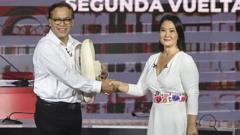 Elecciones en Perú: Keiko Fujimori vuelve a adelantarse a Roberto Sánchez, pero menos de 1.000 votos los separan en las disputadas presidenciales