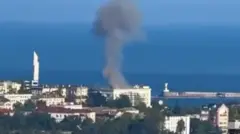 Amashusho yerekanye umwotsi ucuma mu mujyi wa Sevastopol aho amato ya gisirikare y'Uburusiya aba ari