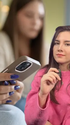 كيف حصلت فتاة على ملايين الدولارات تعويضا لإدمانها على يوتيوب وإنستاغرام؟