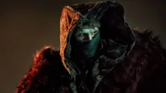 Jacob Elordi como Frankenstein