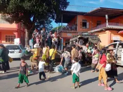 လားရှိုးမန်ဆူကျောင်းကိုစစ်ရှောင်လာတဲ့ပြည်သူတွေ