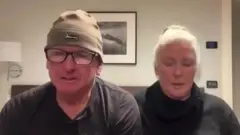 விமானத்தில் சக பயணி மரணம்: பக்கத்து இருக்கையில் பிணத்தை கிடத்திய விமான நிறுவனம்