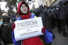 တစ်ဘလစ်ဆီ မြို့တော်နဲ့ တခြား မြို့ကြီးတွေမှာ အတိုက်အခံတွေ ဆန္ဒပြ