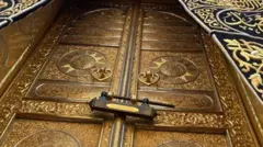 ਕਾਬੇ ਦਾ ਦਰਵਾਜ਼ਾ ਅਤੇ ਉਸ ਨੂੰ ਲੱਗਿਆ ਜਿੰਦਾ