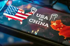 中美兩個地圖舉起拳頭