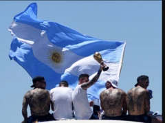 Messi iyo kooxdiisa oo kor u haya koobka