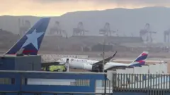 ከእሳት አደጋ ማጥፊያ ተሽከርካሪ ጋር የተጋጨው አውሮፕላን 