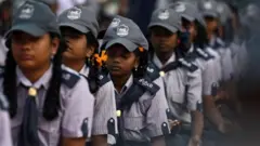 Ibitigiri vy'abanyagihugu b'Ubuhindi vyariyongereye incuro zitatu kuva hagati y'ikinjana giheze. Ubu naho ni ubutunzi bwabwo buriko buraduka kuri uru rugero 
