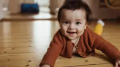 Gülümseyen bir bebek