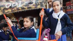 छात्राओं की तस्वीर