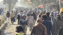 طالبان از مردم دعوت کرده بود برای تماشای این اعدام به استدیوم ورزشی قبل از ساعت ده خود را برسانند. ۲ دسامبر ۲۰۲۵