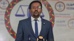ኣብ ቅድሚ ሎጎ ኢዜማ መግለጺ ዝህብ ሰብ