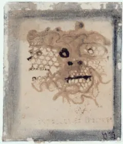 Un extraño espectro, que se ve de frente y de perfil a la vez, 7,2 x 6,1 cm. Maisons de Victor Hugo, París / Guernsey.