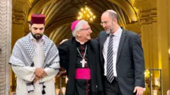 ممثلون لليهود والمسلمين والمسيحيين