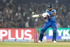 હાર્દિક પંડ્યાએ બનાવી 'અનોખી સદી', આવો રેકૉર્ડ બનાવનારા તેઓ ચોથા ભારતીય બૅટ્સમૅન