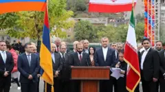 وزیر خارجه ایران در حال افتتاح یک کنسولگری در مرز جمهوری آذربایجان