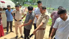 स्थानीय पुलिस मामले की जाँच करते हुए