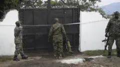 উগান্ডার সেনাবাহিনী হামলাকারীদের খুঁজছে