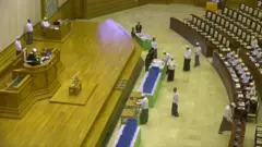 အစိုးရသစ် ဝန်ကြီးဌာနစာရင်း လွှတ်တော်ကိုတင်