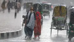আগামী কয়েকদিনের মধ্যে বৃষ্টির আশা করা হচ্ছে বাংলাদেশে।  