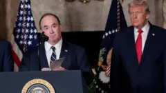 Трамп Феланды өлкөдөгү эң ийгиликтүү бизнесмендердин бири деп атаган.