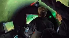 टाइटन पनडुब्बीभित्रको दृश्य 