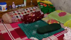 হামে নয় মাস বয়সী শিশু জান্নাতুনের মৃত্যু ঘটেছে। তবে বাসায় তার বিছানা-বালিশ যত্ন করে সাজিয়ে রেখেছেন তার মা