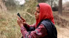 લાઇટ, કૅમેરા, ઍક્શન, ભારતીય સ્ટાર્ટઅપ, ગામડાં, બીબીસી ગુજરાતી
