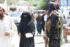 تورخم کې د اوښتونکو خلکو لار 