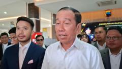 jokowi-diperiksa-di-polresta-solo-bawa-ijazah-sd-sampai-kuliah-apa-perkembangan-terbaru-polemik-keaslian-ijazahnya