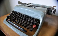 Máquina de escrever usada pela poetisa faz parte do acervo da Casa de Cora Coralina, em Goiás Velho