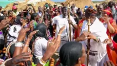 Wiiliyaam Ruutoo hirmaattota jilaa wajjin