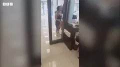 انتشار ویدیویی از یک زن با پوشش اختیاری در بانک: قانون را مردم تعیین می‌کنند