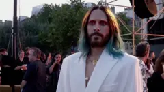 Jared Letóról készült fénykép a 2024-es Párizsi Divathéten.