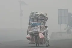 लाहौर में बीते कई दिनों से जारी है प्रदूषण का कहर