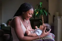 Une mère et son bébé
