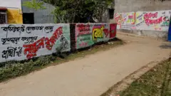 বাংলাদেশ সীমান্ত ঘেঁষা বসিরহাট কেন্দ্রের মধ্যেই পড়ে সন্দেশখালি। সেদিকে এবার নজর থাকবে সবার