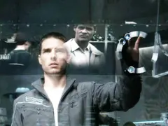 Cena do filme Minority Report, com Tom Cruise