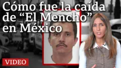 Agustina Latourrete en primer plan, con un top gris sobre una camisa blanca y con el cabello largo suelto. De fondo, un montaje con una foto del capo narco "El Mencho".